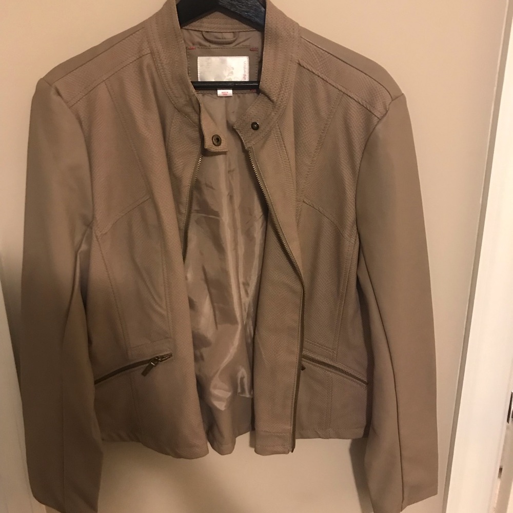 Must Go Sale...’Not too bulky’ leather jacket